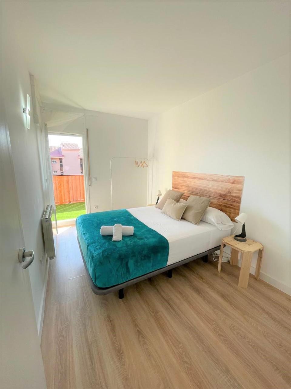 Apartamento Con Piscina Y Gran Terraza Con Vistas - Muy Cerca De La Playa, El Centro Y La Estacion Vilassar De Mar Exterior photo