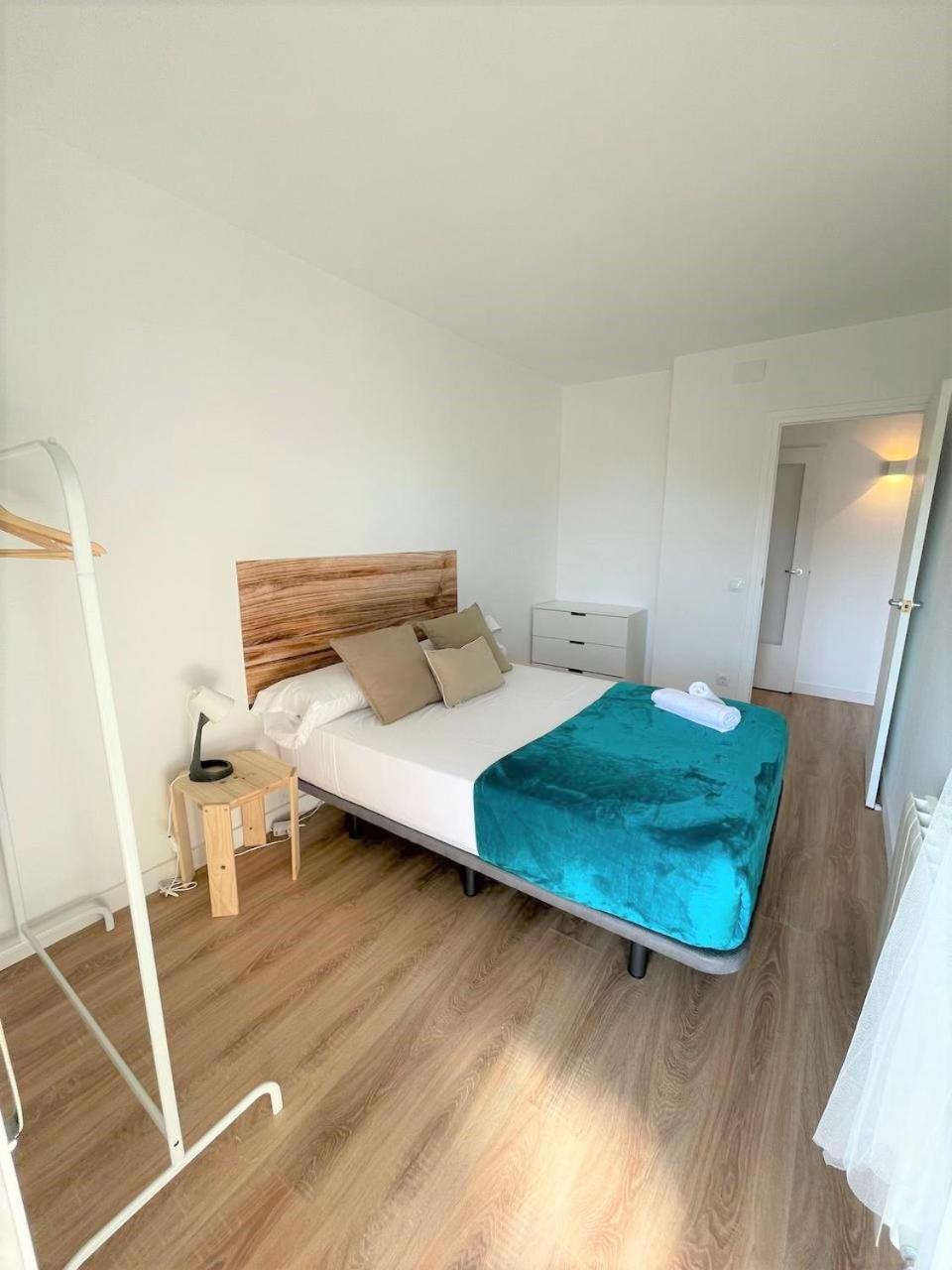 Apartamento Con Piscina Y Gran Terraza Con Vistas - Muy Cerca De La Playa, El Centro Y La Estacion Vilassar De Mar Exterior photo